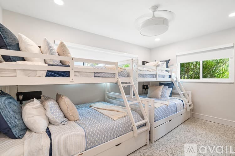 St. Pete Beach House: 2882 W Vina Del Mar Blvd