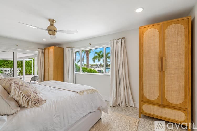 St. Pete Beach House: 2882 W Vina Del Mar Blvd