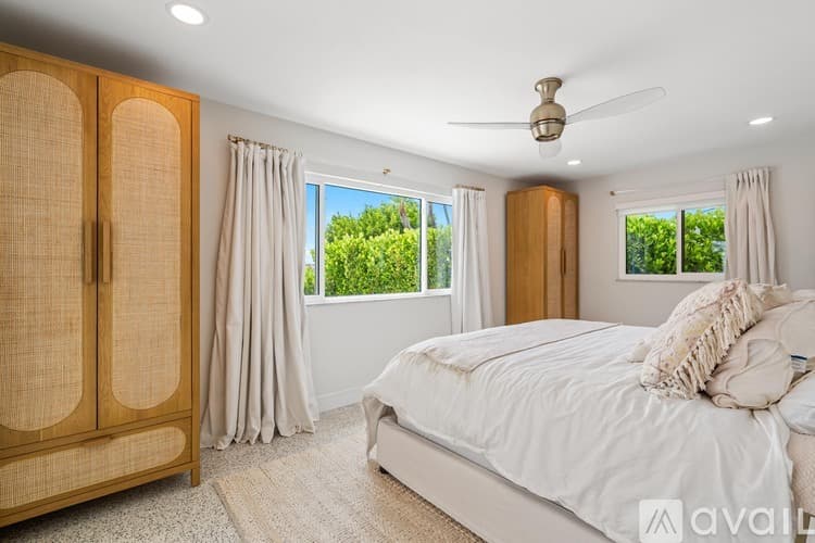 St. Pete Beach House: 2882 W Vina Del Mar Blvd