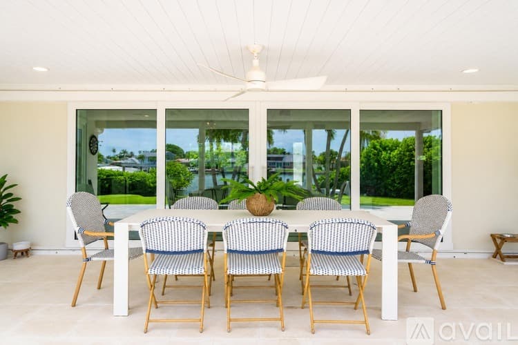 St. Pete Beach House: 2882 W Vina Del Mar Blvd