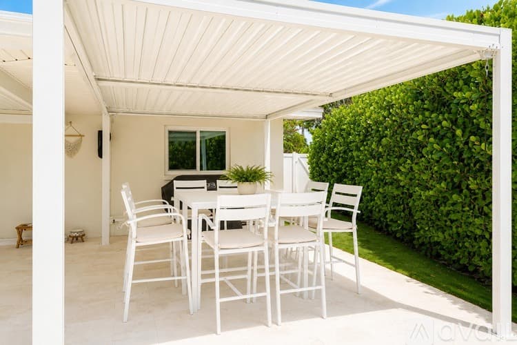 St. Pete Beach House: 2882 W Vina Del Mar Blvd