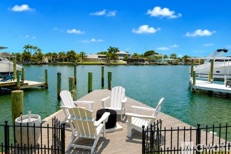St. Pete Beach House: 2882 W Vina Del Mar Blvd