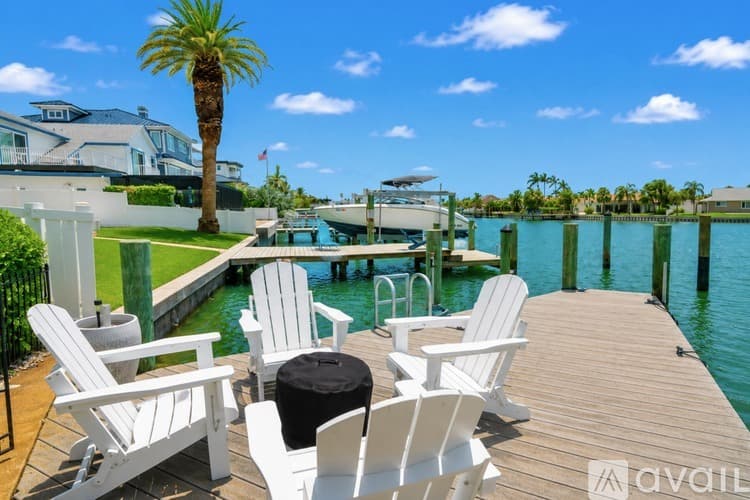 St. Pete Beach House: 2882 W Vina Del Mar Blvd