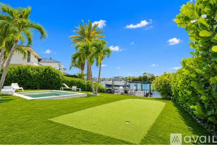 St. Pete Beach House: 2882 W Vina Del Mar Blvd