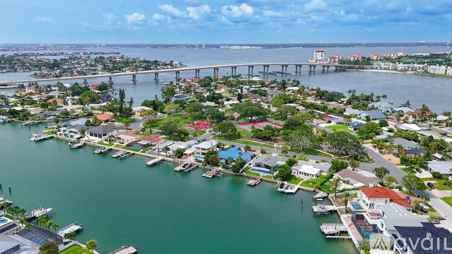 St. Pete Beach House: 2882 W Vina Del Mar Blvd