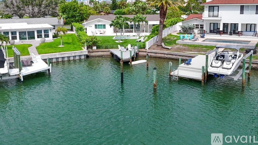 St. Pete Beach House: 2882 W Vina Del Mar Blvd