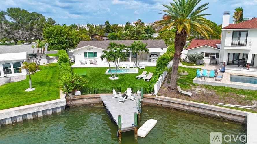 St. Pete Beach House: 2882 W Vina Del Mar Blvd