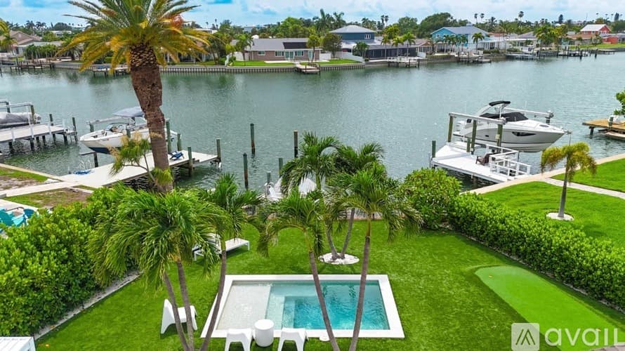 St. Pete Beach House: 2882 W Vina Del Mar Blvd