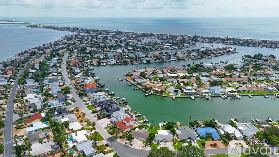 St. Pete Beach House: 2882 W Vina Del Mar Blvd