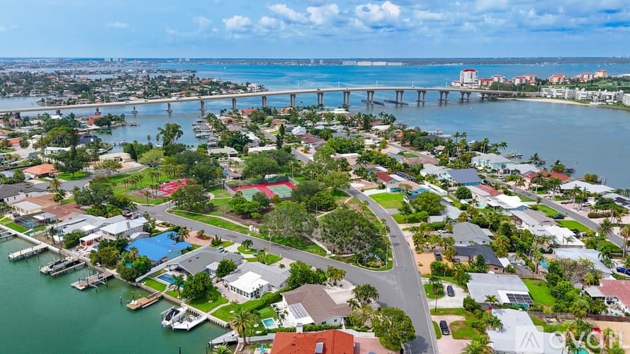 St. Pete Beach House: 2882 W Vina Del Mar Blvd