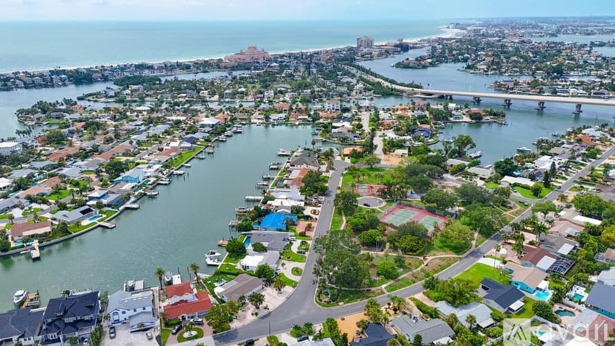 St. Pete Beach House: 2882 W Vina Del Mar Blvd