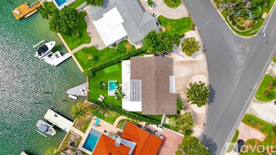 St. Pete Beach House: 2882 W Vina Del Mar Blvd