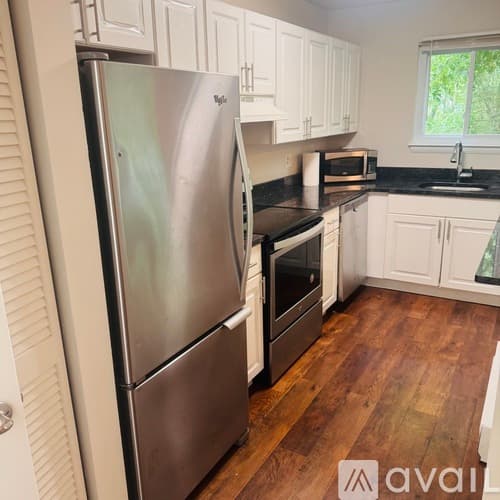 Danbury Apartment: 19 Somers Street