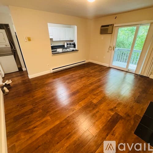 Danbury Apartment: 19 Somers Street
