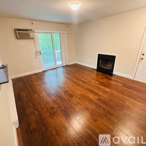 Danbury Apartment: 19 Somers Street