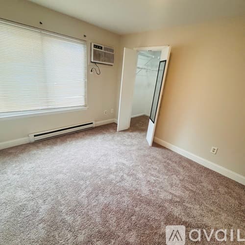 Danbury Apartment: 19 Somers Street