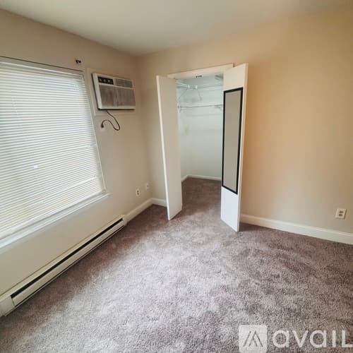 Danbury Apartment: 19 Somers Street