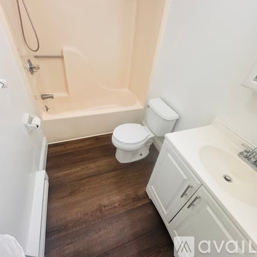 Danbury Apartment: 19 Somers Street