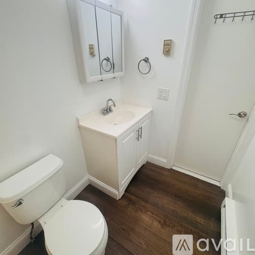 Danbury Apartment: 19 Somers Street