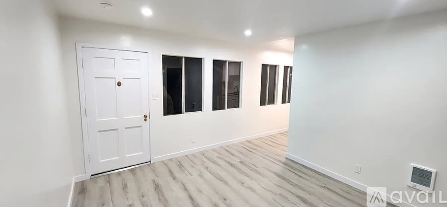 South Gate Apartment: 2574 Southern Ave