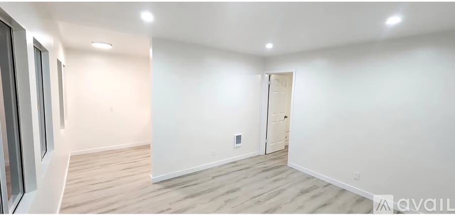 South Gate Apartment: 2574 Southern Ave