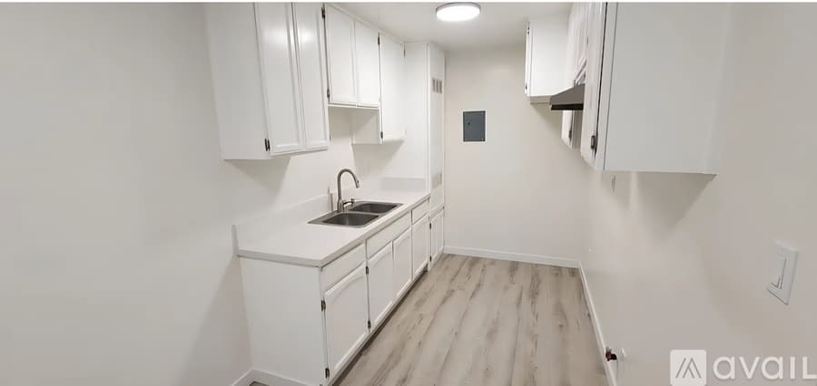 South Gate Apartment: 2574 Southern Ave