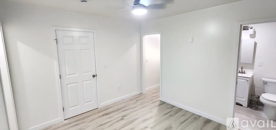 South Gate Apartment: 2574 Southern Ave
