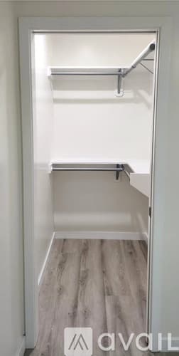 South Gate Apartment: 2574 Southern Ave