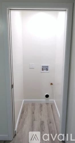 South Gate Apartment: 2574 Southern Ave