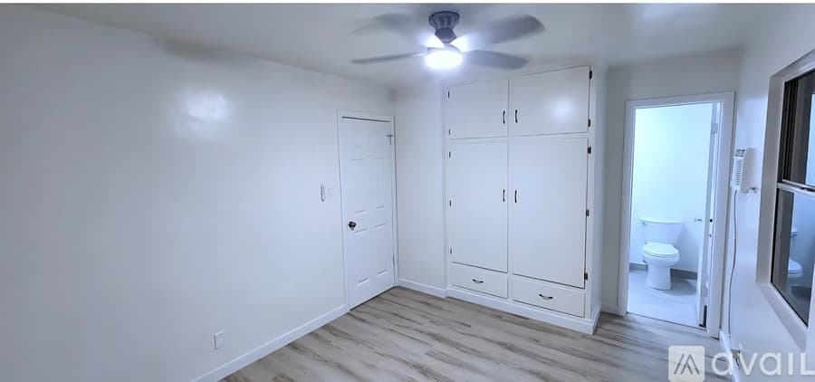 South Gate Apartment: 2574 Southern Ave