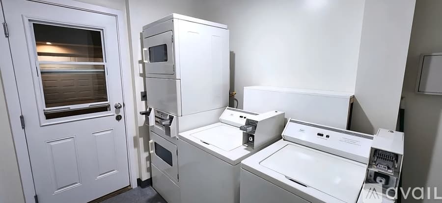South Gate Apartment: 2574 Southern Ave