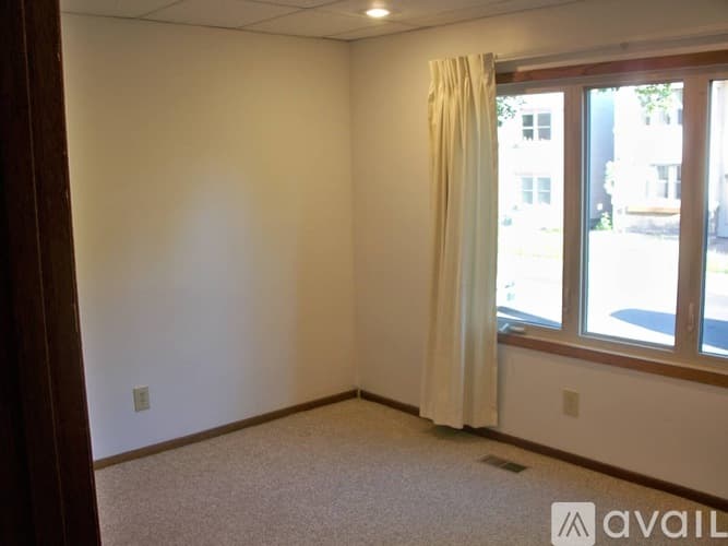 Saint Paul Apartment: 719 Hague Avenue