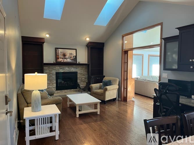 Palatine House: 889 East Stonebridge Court