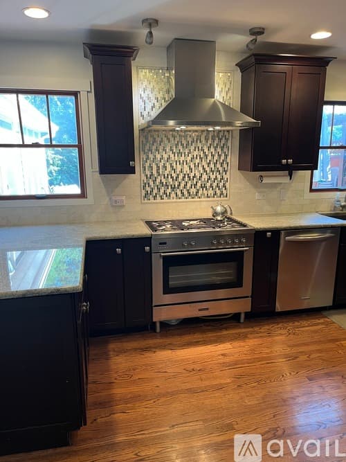 Palatine House: 889 East Stonebridge Court