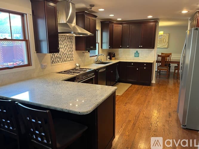 Palatine House: 889 East Stonebridge Court
