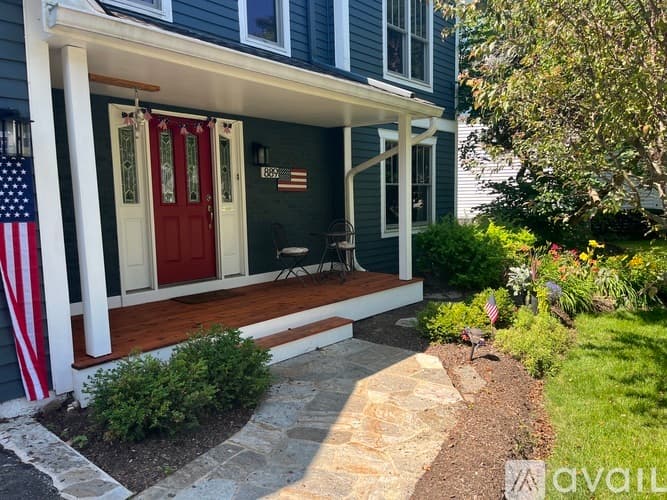 Palatine House: 889 East Stonebridge Court