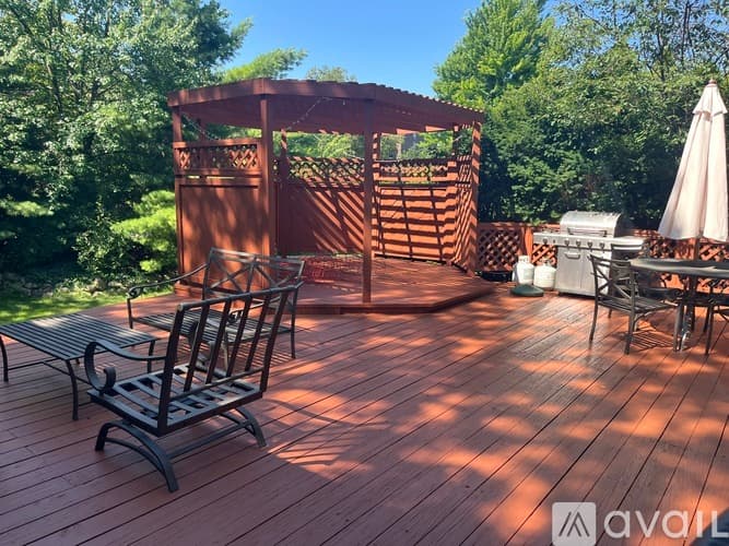 Palatine House: 889 East Stonebridge Court