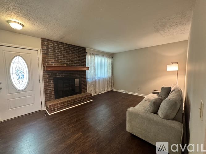 Clemson Townhome: 220 Charleston Ave