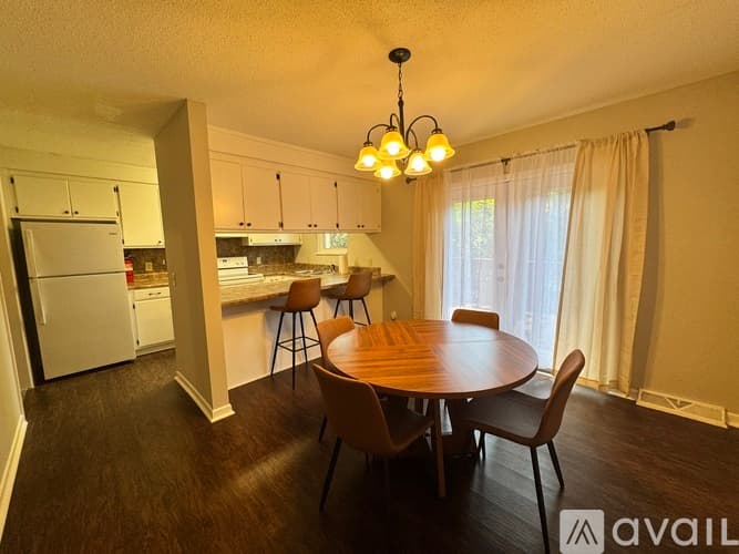 Clemson Townhome: 220 Charleston Ave