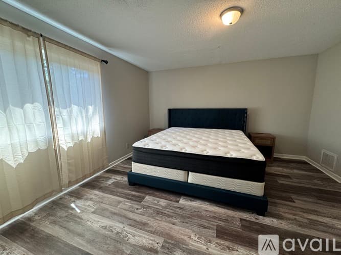 Clemson Townhome: 220 Charleston Ave