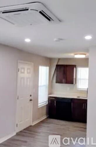 Tampa House: 701 E Hanlon St