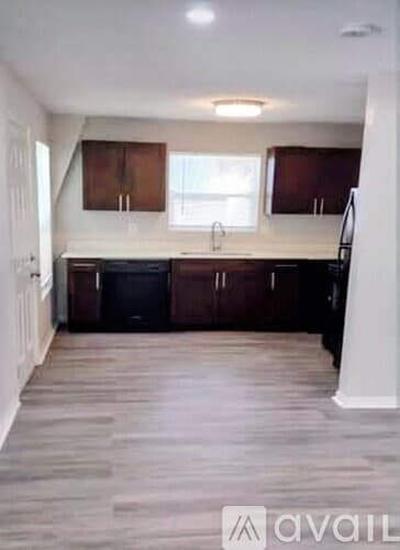 Tampa House: 701 E Hanlon St