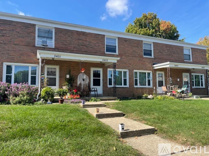 Columbus Townhome: 5403 Milton Ave