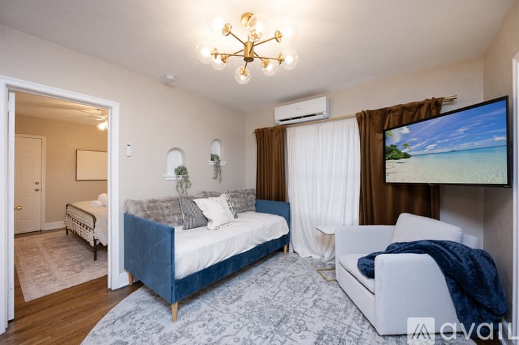 St. Petersburg Apartment: 1110 8th St N