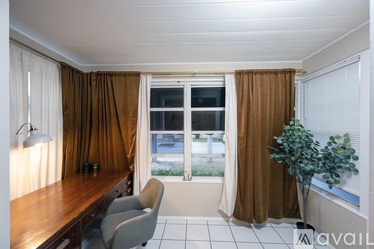St. Petersburg Apartment: 1110 8th St N