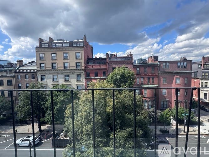 Boston Apartment: 405 Beacon St