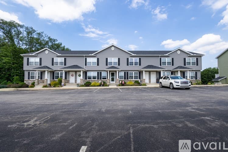 Waterford Apartment: 34 Circuit Street