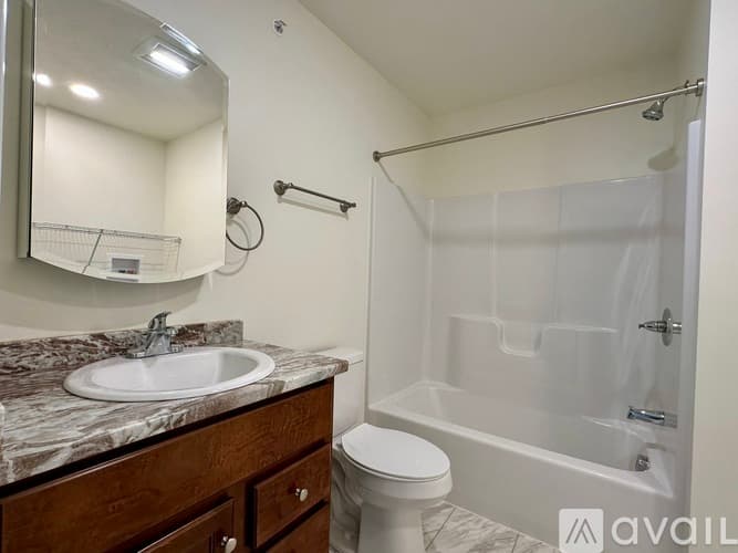 Waterford Apartment: 34 Circuit Street