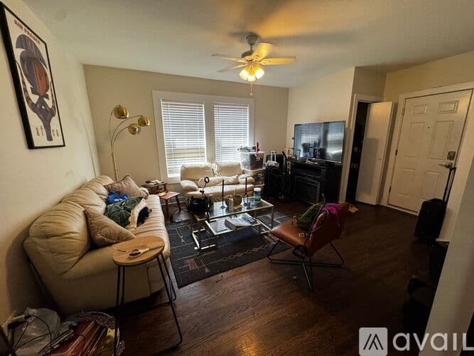 Chicago Apartment: 1381 W Greenleaf Ave