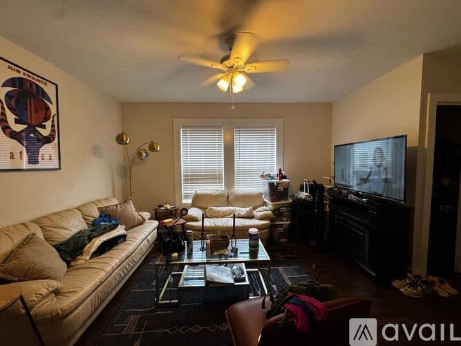 Chicago Apartment: 1381 W Greenleaf Ave